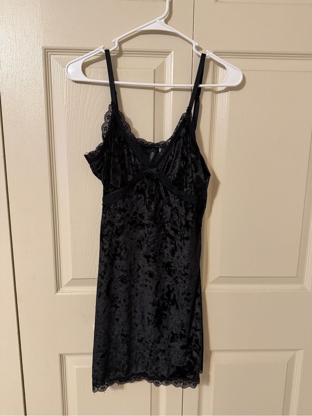 Divided Black Velvet Lace-Trim Chemise